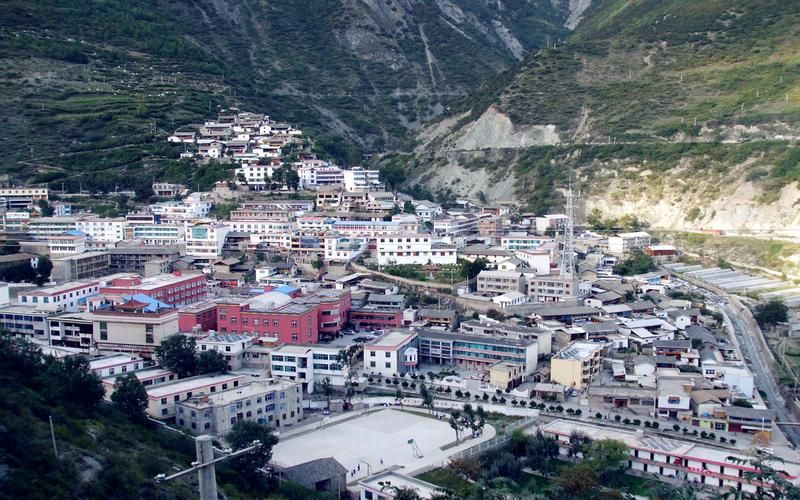 德钦县本土确诊已结束29地/德钦县城视频