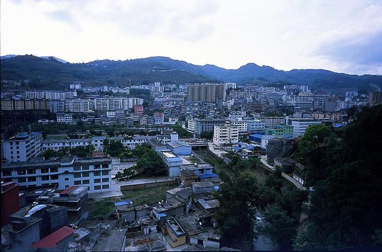 金平苗族瑶族傣族自治县新增本土确诊8例，均在麻城市(金平苗族瑶族傣族自治县属于哪个市)