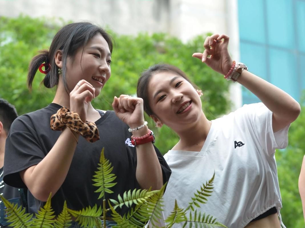 包含云南普洱墨江哈尼族自治县新增阳性感染者4例，均在广西壮族自治区百色市田林县的词条