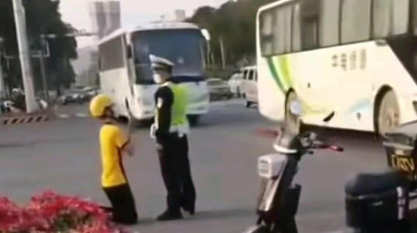 司机向交警下跪-可以工具教程司机向交警下跪V.10.87.47.21