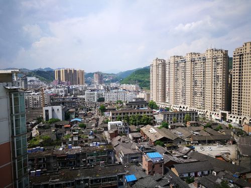 湖北省十堰市竹山县最新通告：所有人员足不出户:竹山县疫情防控